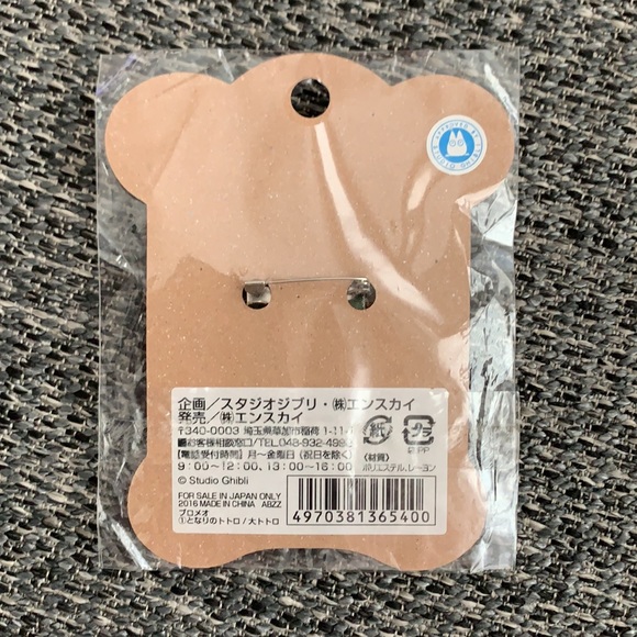 SOLD 🚫 Studio Ghibli Totoro cameo embroidered brooch - Picture 3 of 5